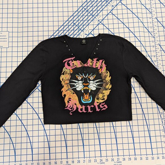 Urban Outfitters Graphic Truth Hurts Lion Long Sleeve Crop Top -XL- - Picture 2 of 6